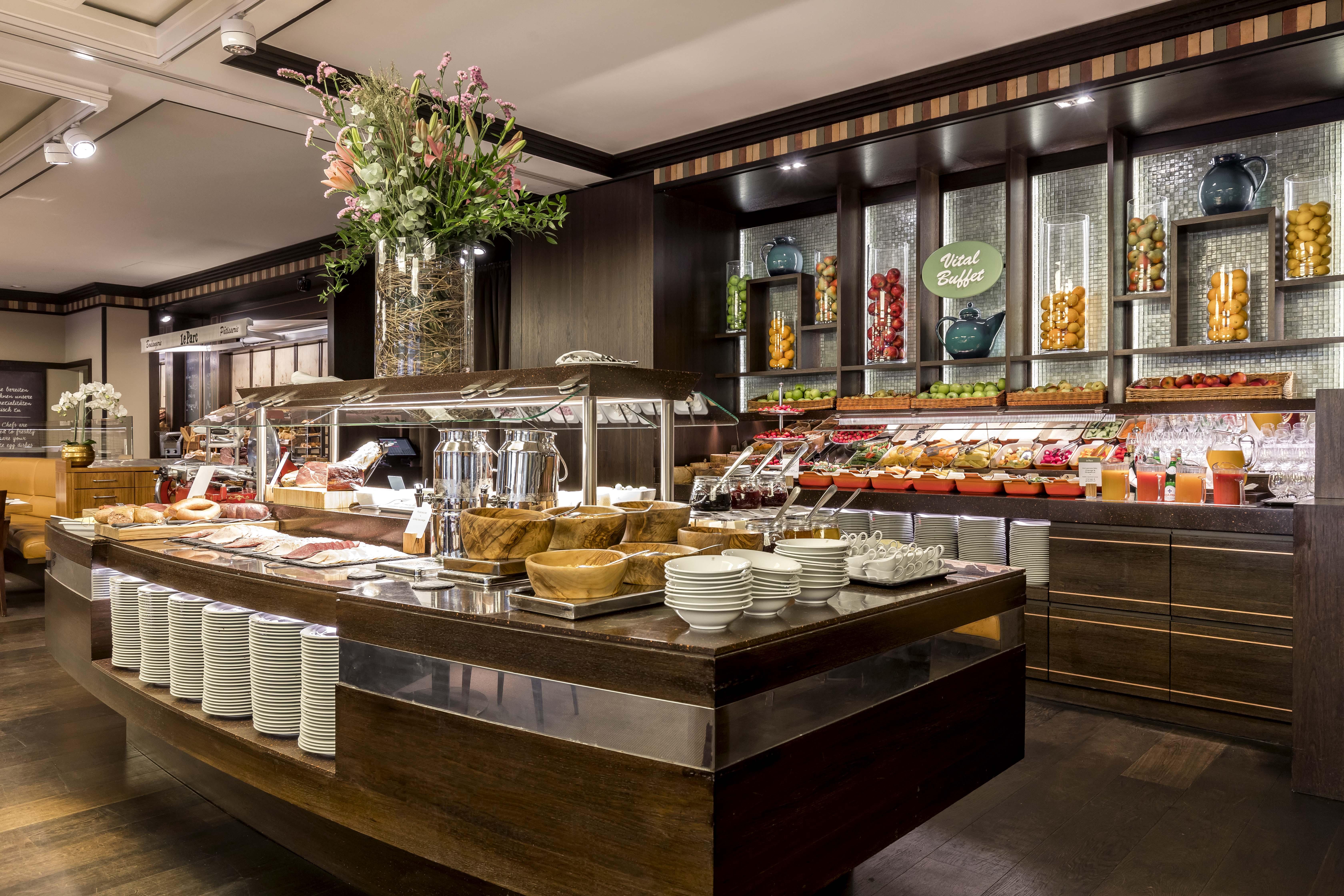 Отель Grand Elysee 5*