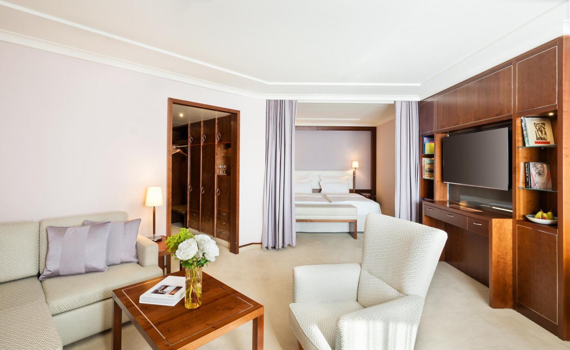 Отель Grand Elysee 5*