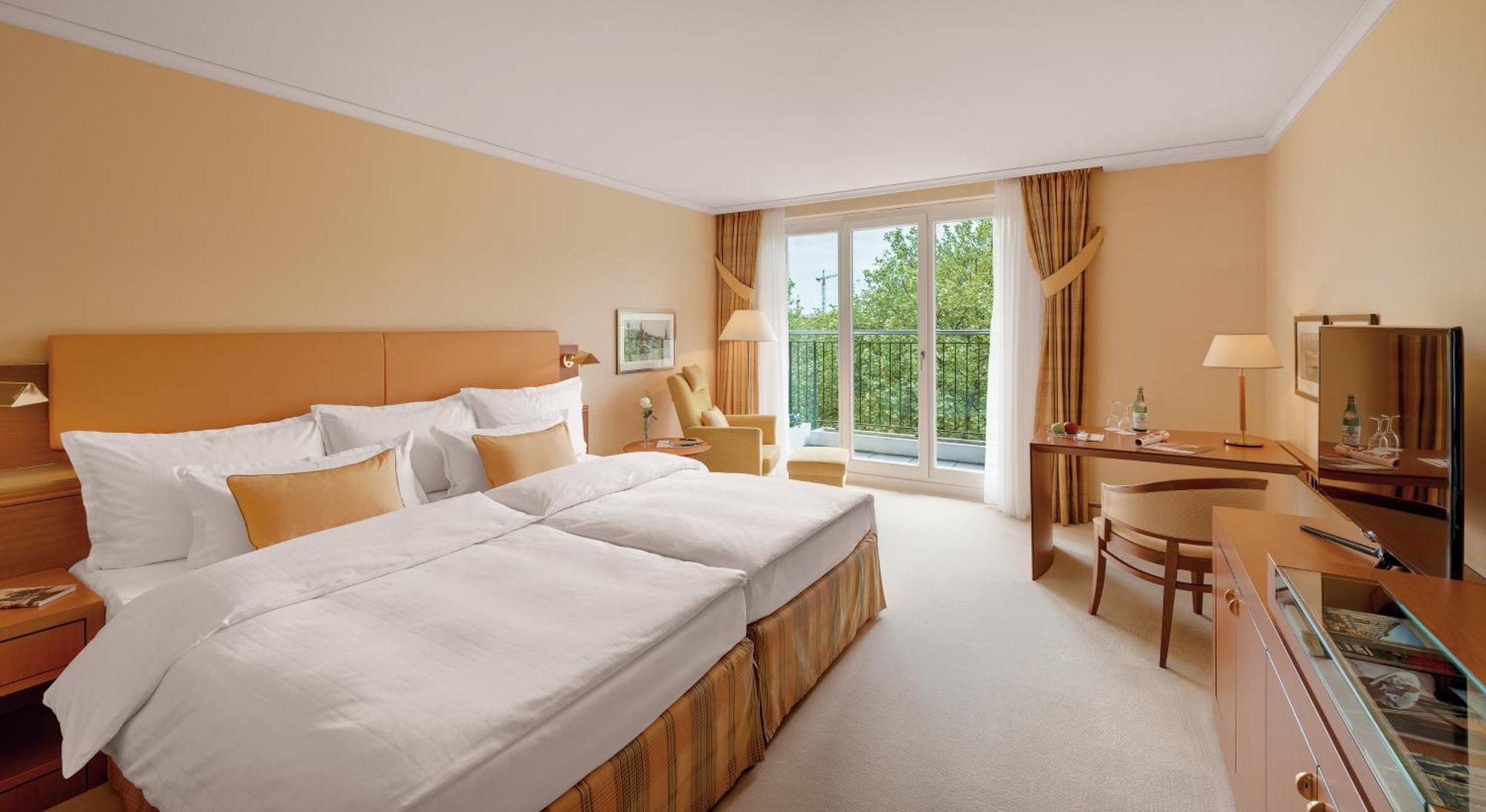 Grand Elysee Отель