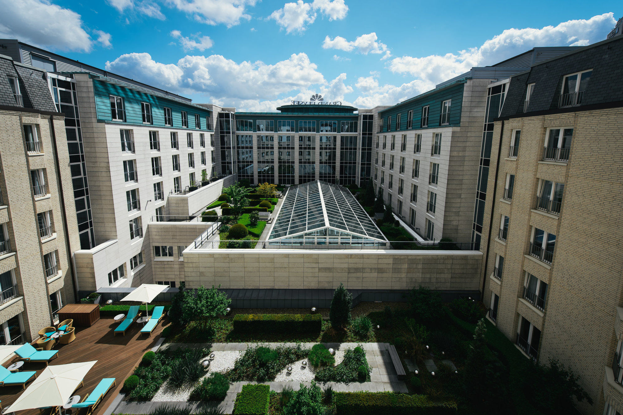 Отель Grand Elysee 5*